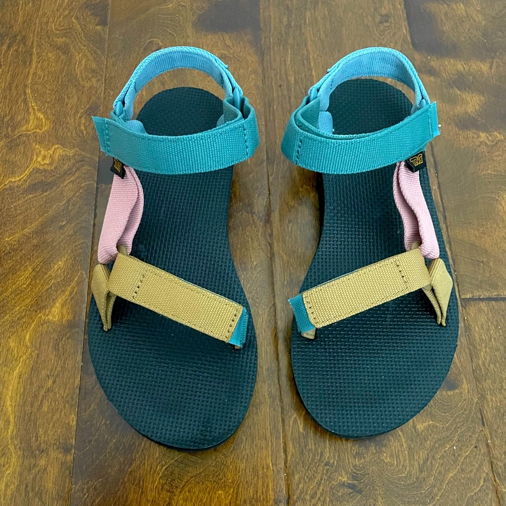 Adorable Teva Sandals